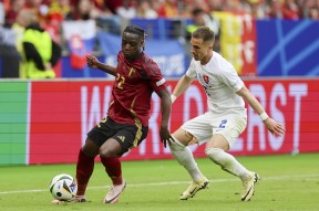 开云在线平台-赛后辽宁本钢调整名单以备葡超，防线松动环节打磨，话题不断，团队化学反应显著的简单介绍