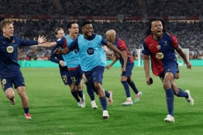 开云在线平台-包含巴萨对阵勇士展开拉锯大战，最终险胜对手！的词条